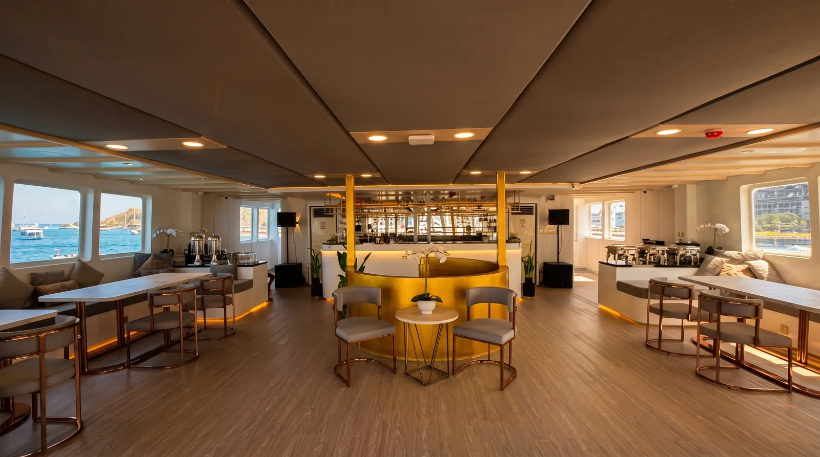 The indoor lounge aboard LASHA