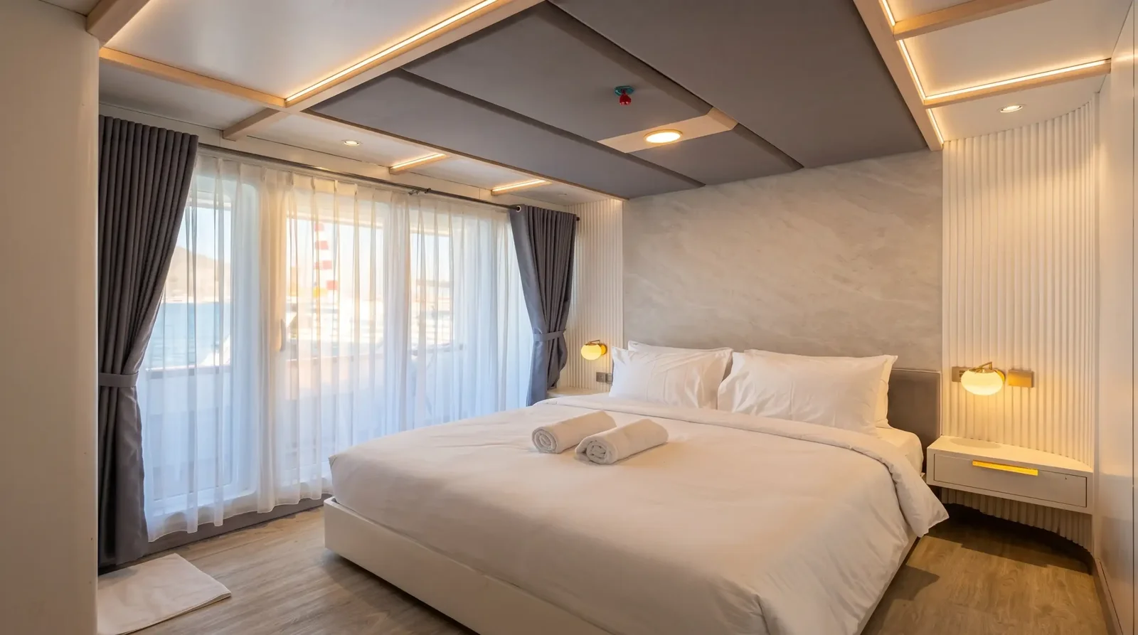 Junior Suite balcony cabin on LASHA