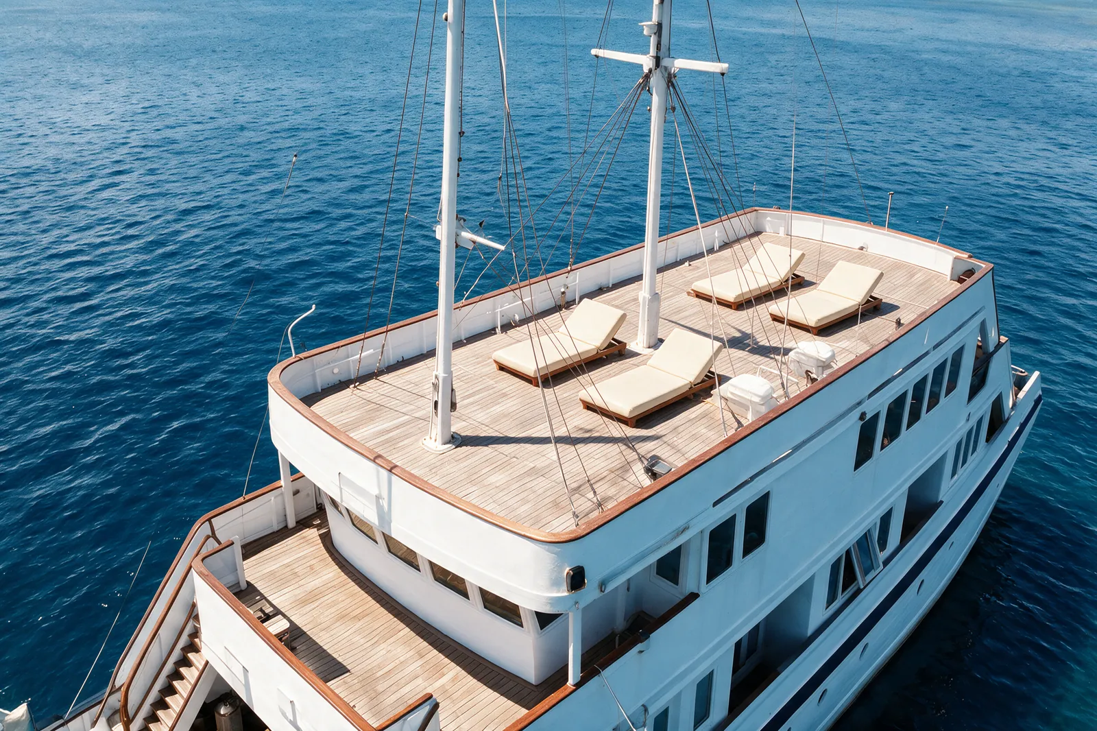 Sun deck loungers aboard LASHA liveaboard