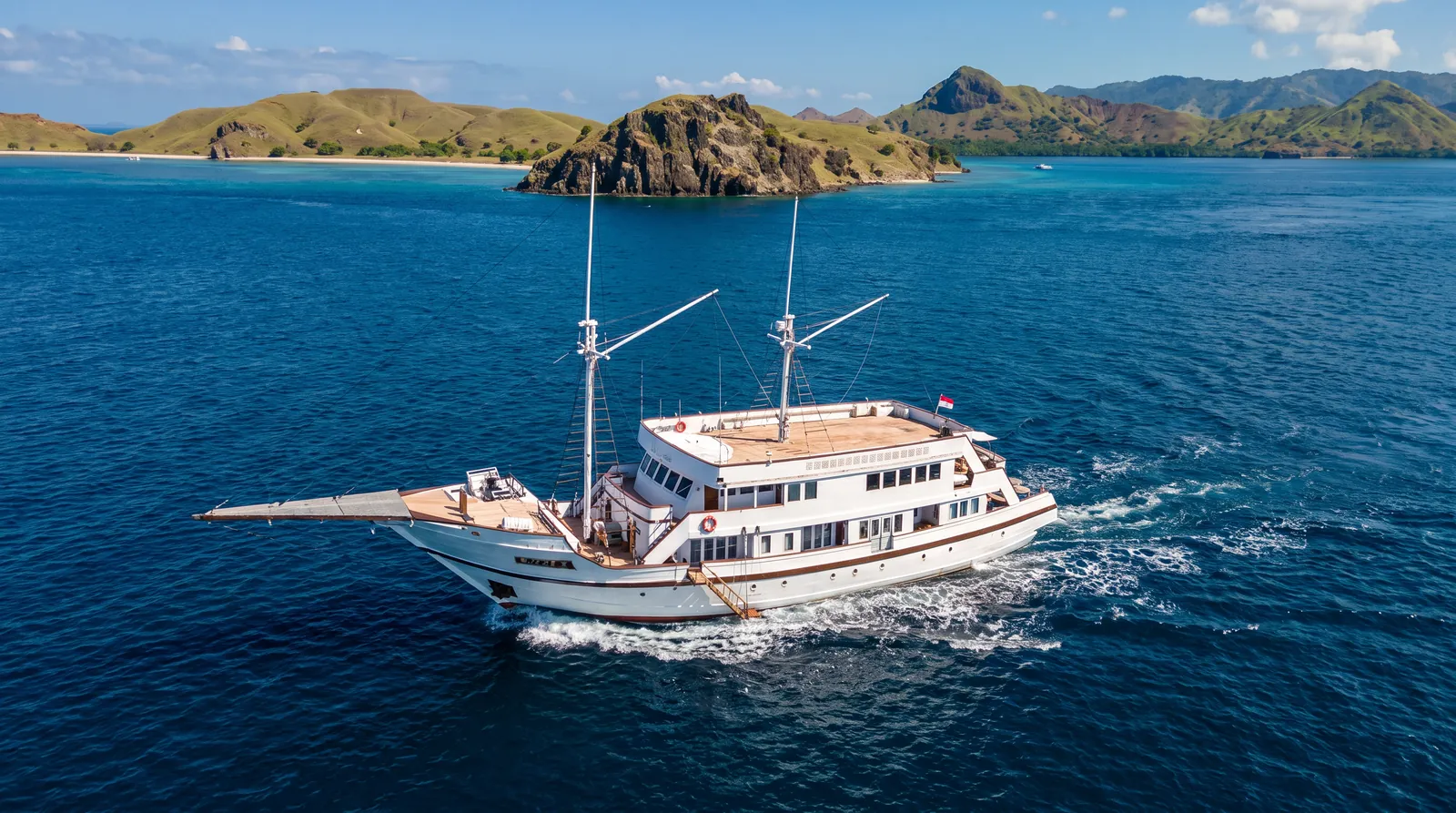 LASHA underway on the Flores Sea